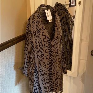 Geometric design great over leggings